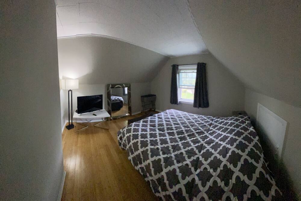 Photo of Bedroom in Des Plaines