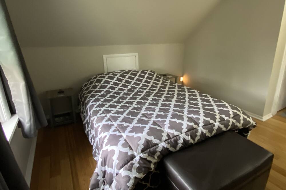 Photo of Bedroom in Des Plaines