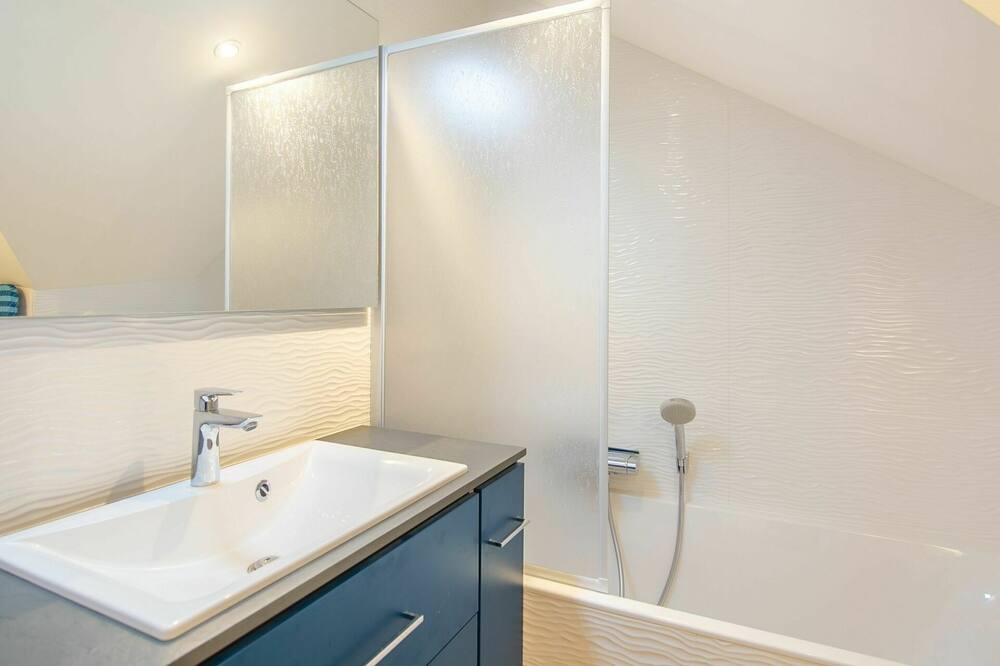 Photo of Bathroom in Cancale
