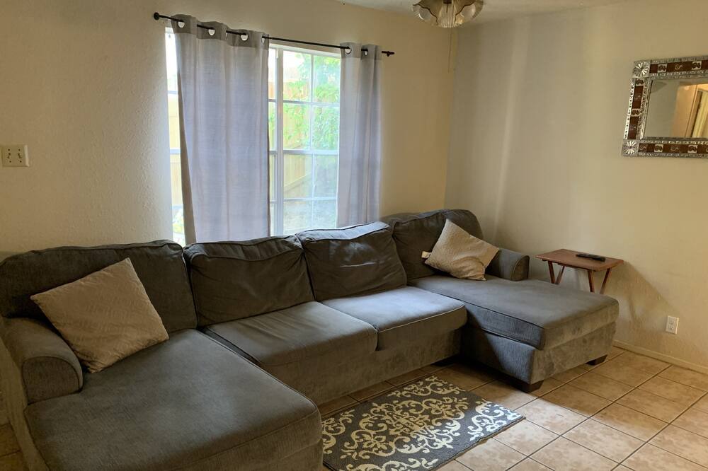 Photo of Livingroom in East Riverside - Oltorf