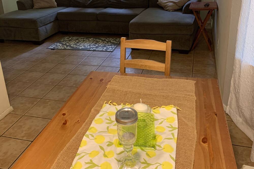 Photo of Livingroom in East Riverside - Oltorf