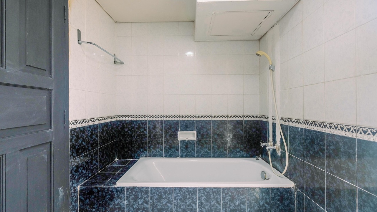 Photo of Bathroom in Gambir
