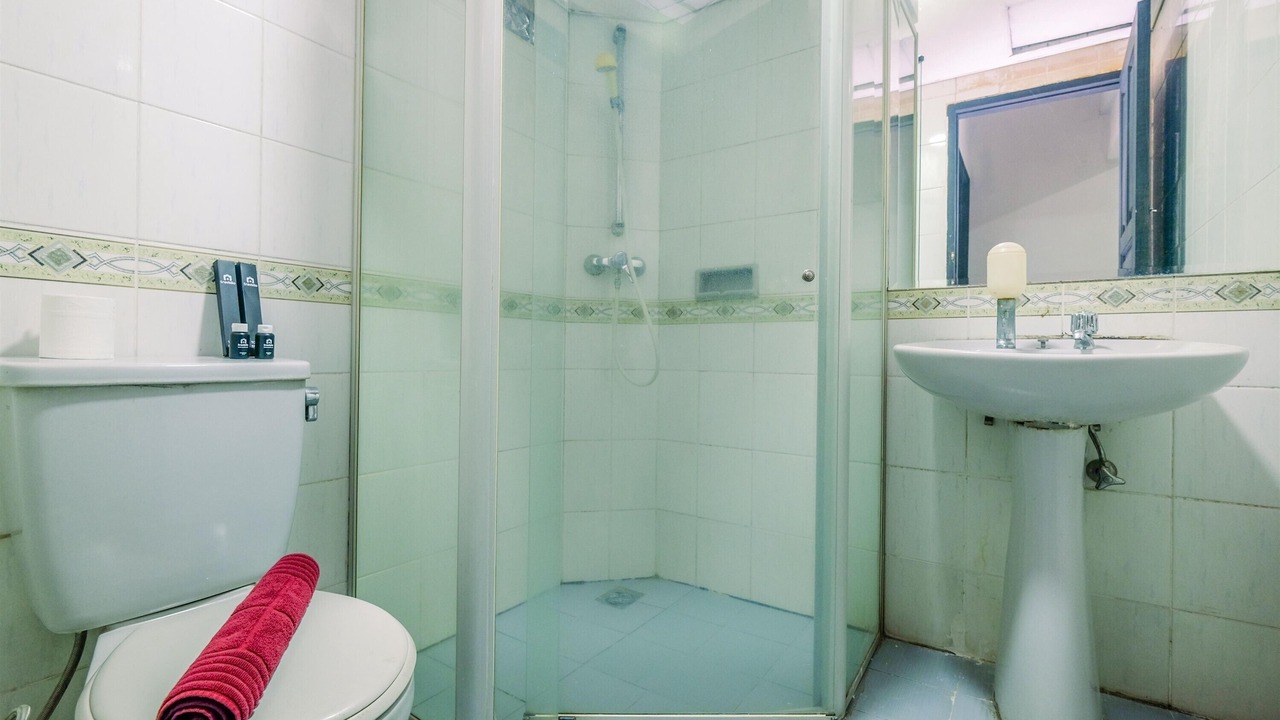Photo of Bathroom in Gambir