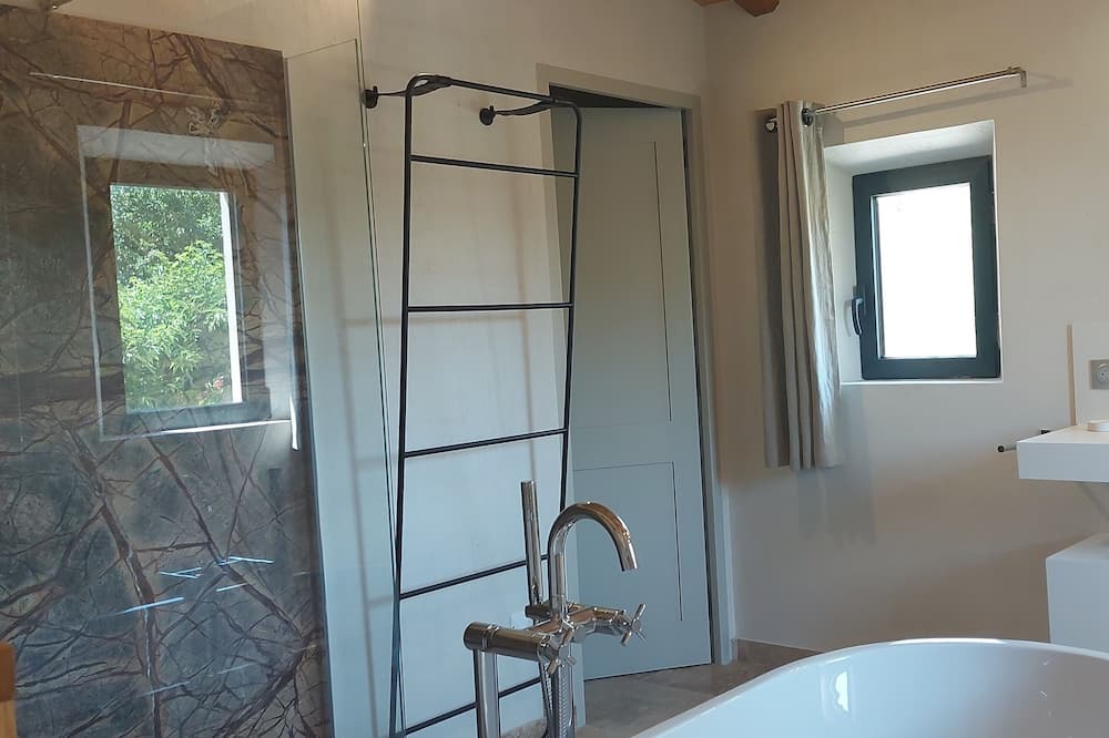 Photo of Bathroom in Maussane-les-Alpilles