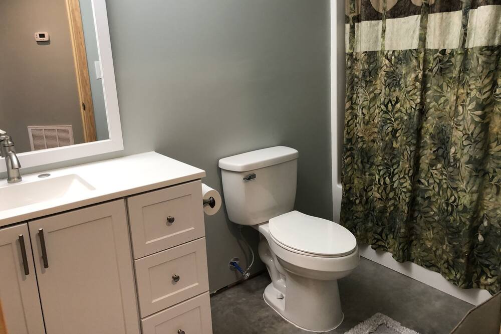 Photo of Bathroom in Piney Creek