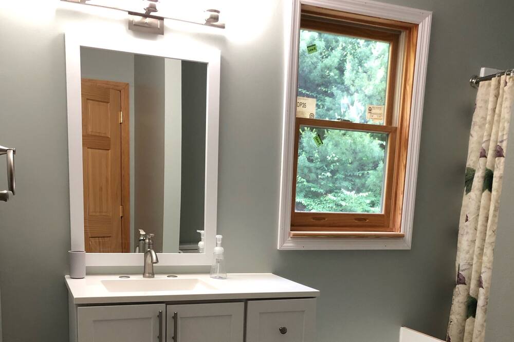 Photo of Bathroom in Piney Creek