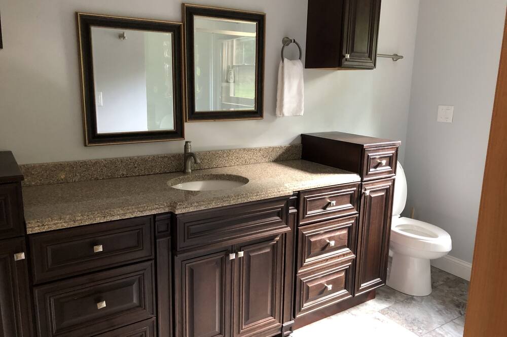 Photo of Bathroom in Piney Creek