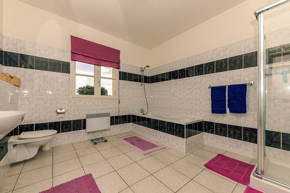 Photo of Bathroom in Rouzede