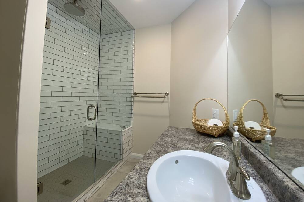 Photo of Bathroom in Mapleton