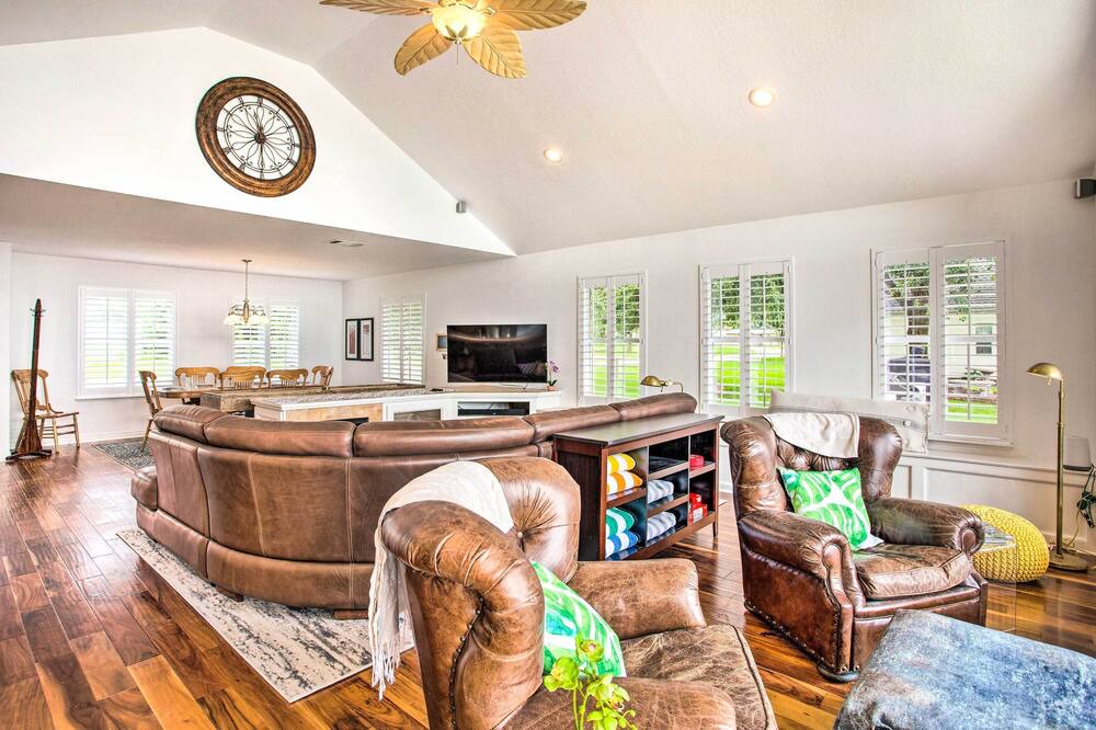 Photo of Livingroom in Caney City