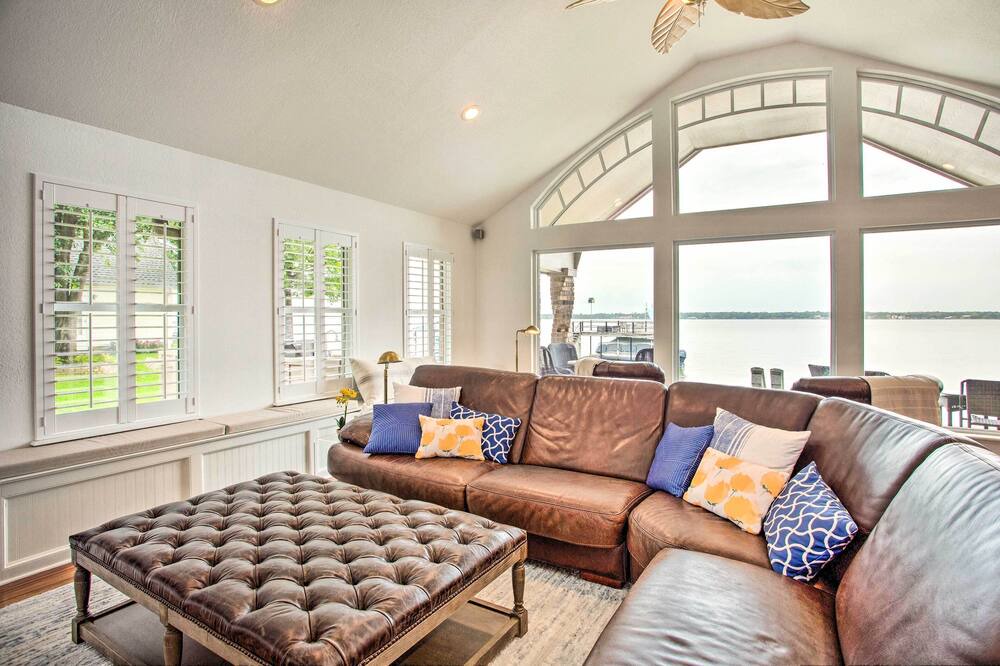 Photo of Bedroom in Caney City