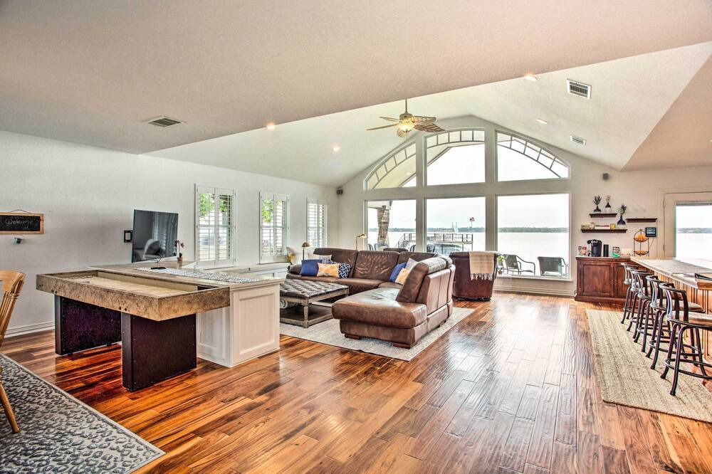 Photo of Bedroom in Caney City