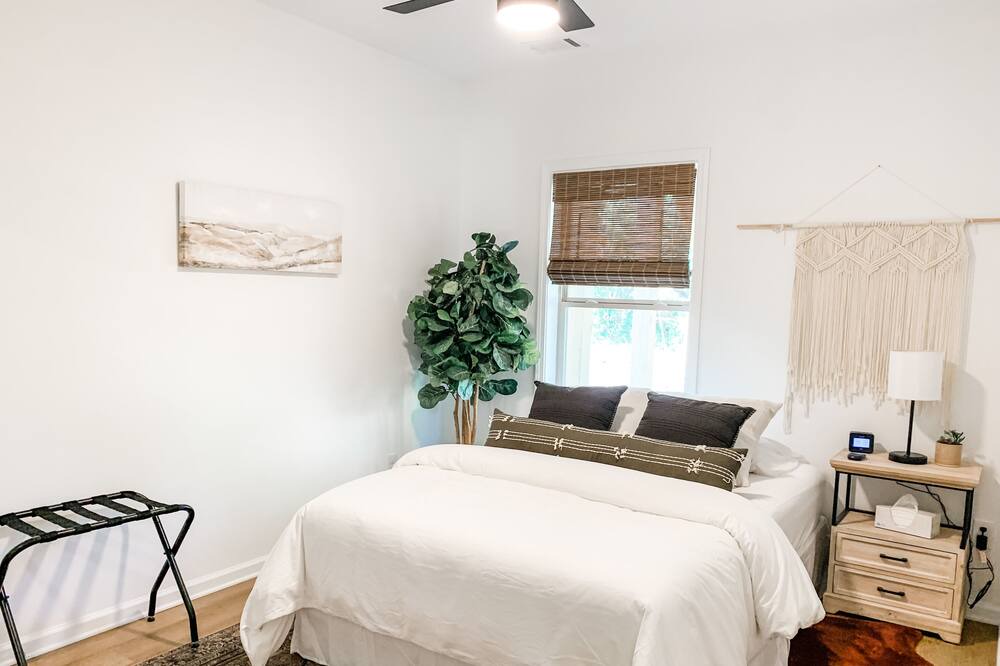 Photo of Bedroom in Hoschton