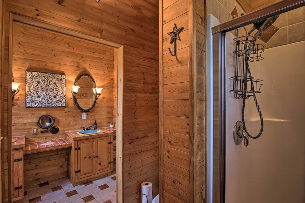 Photo of Bathroom in Vian