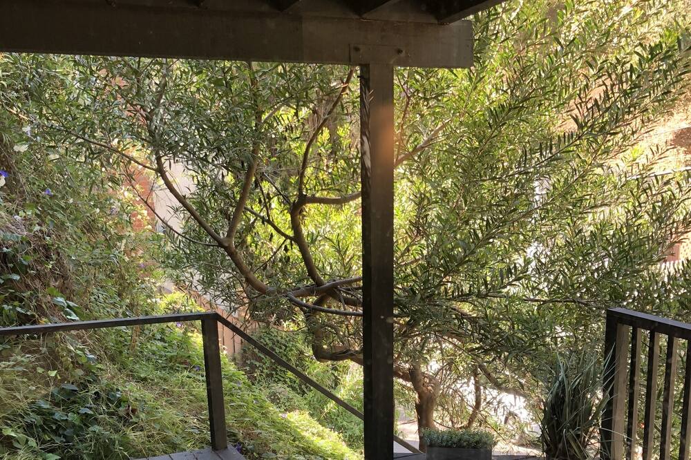 Photo of Others in Beverly Glen
