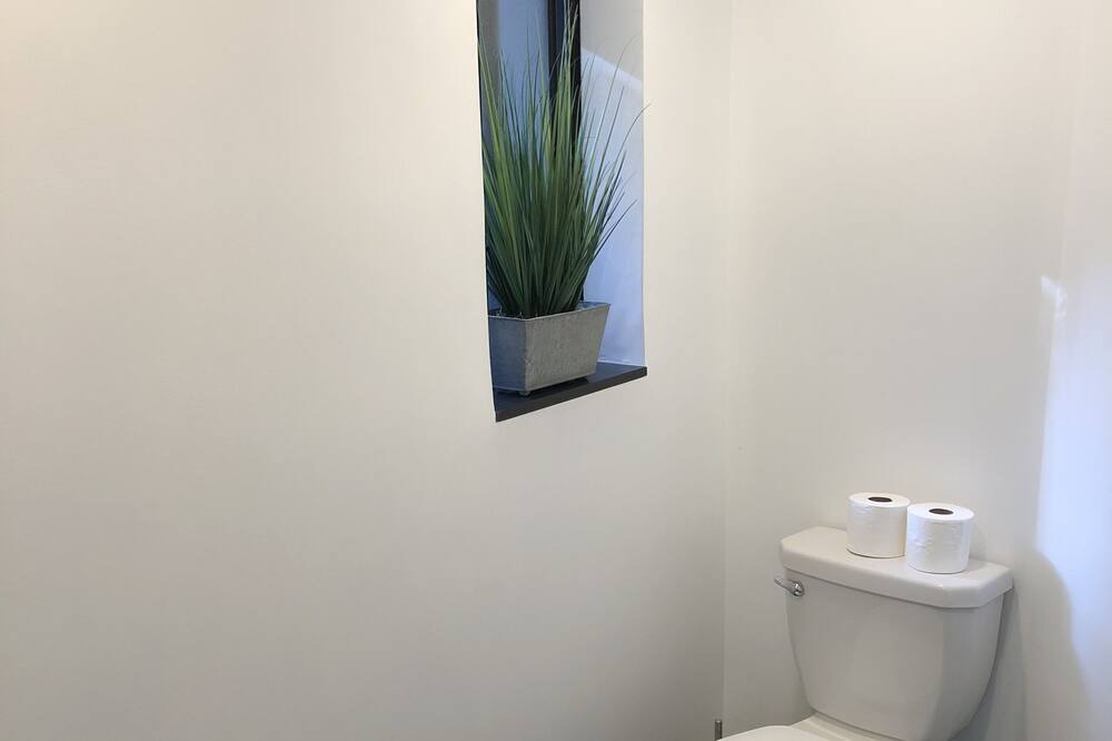 Photo of Bathroom in Beverly Glen