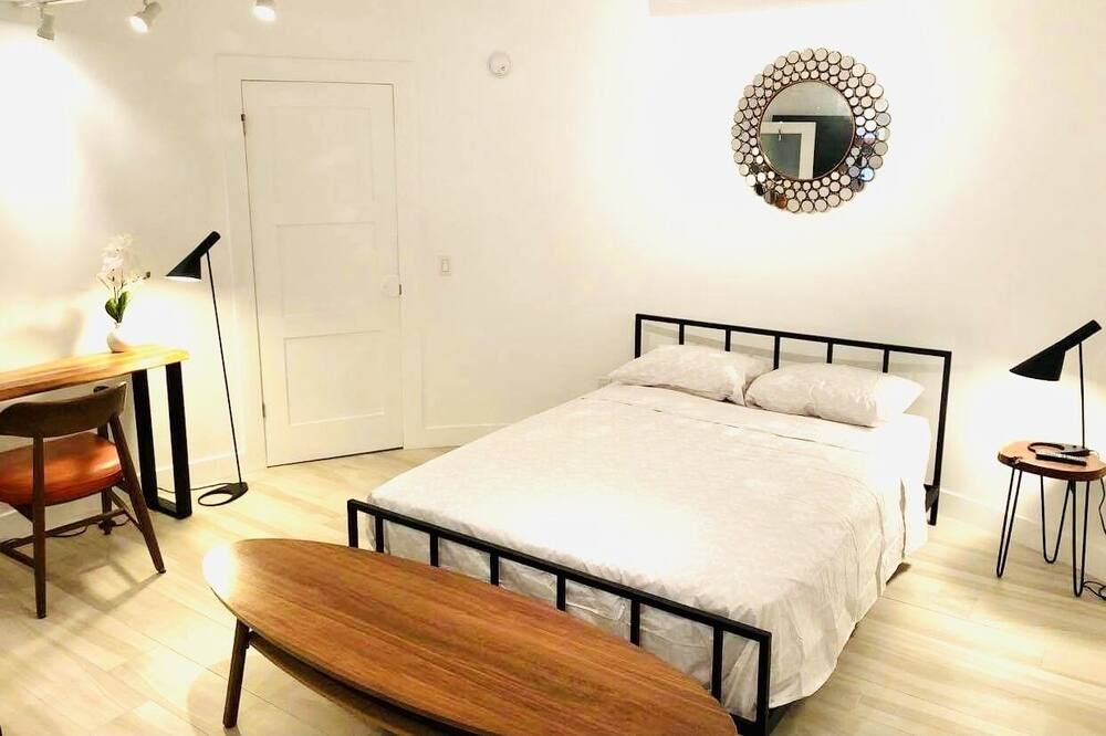 Photo of Bedroom in Beverly Glen