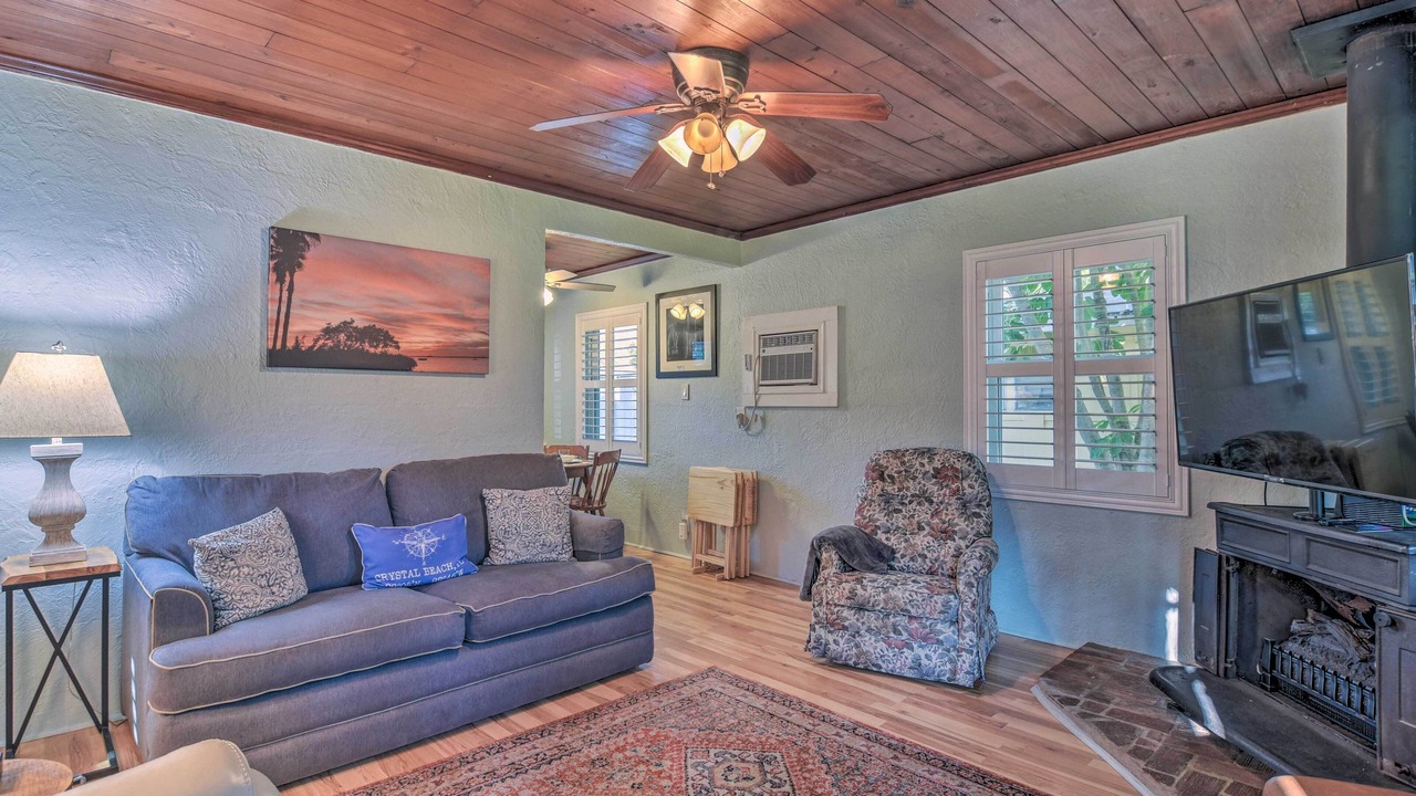 Photo of Livingroom in Crystal Beach