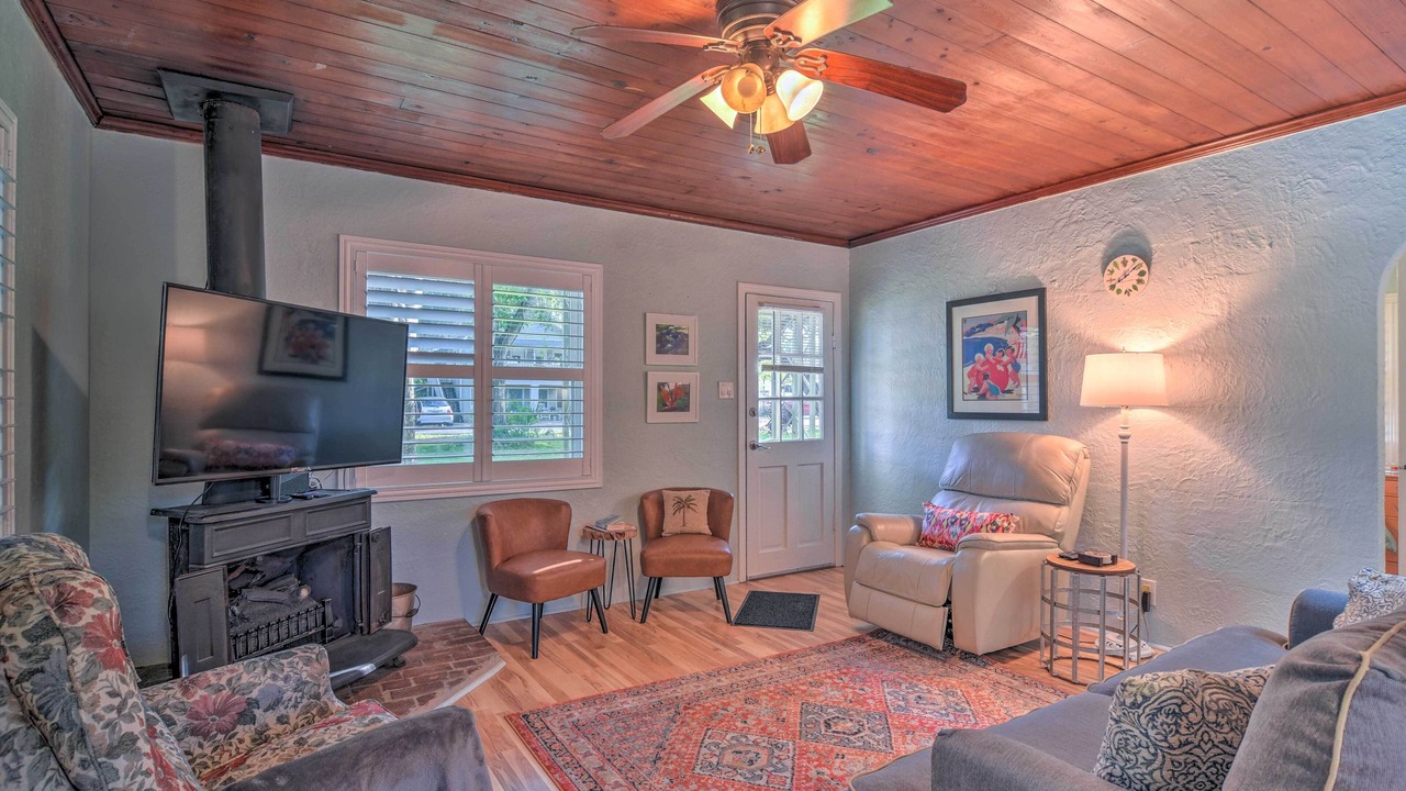 Photo of Livingroom in Crystal Beach