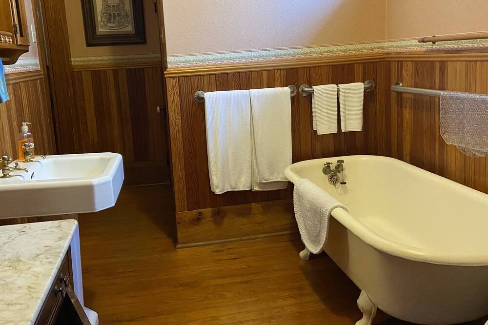 Photo of Bathroom in Scott