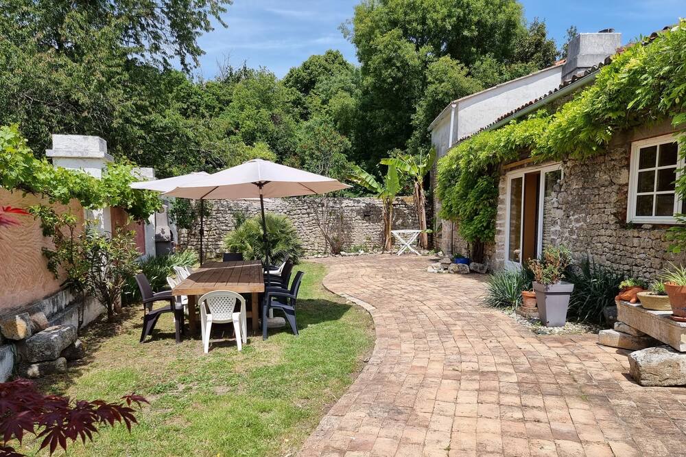 Photo of Patio Balcony in Saint-Just-Luzac