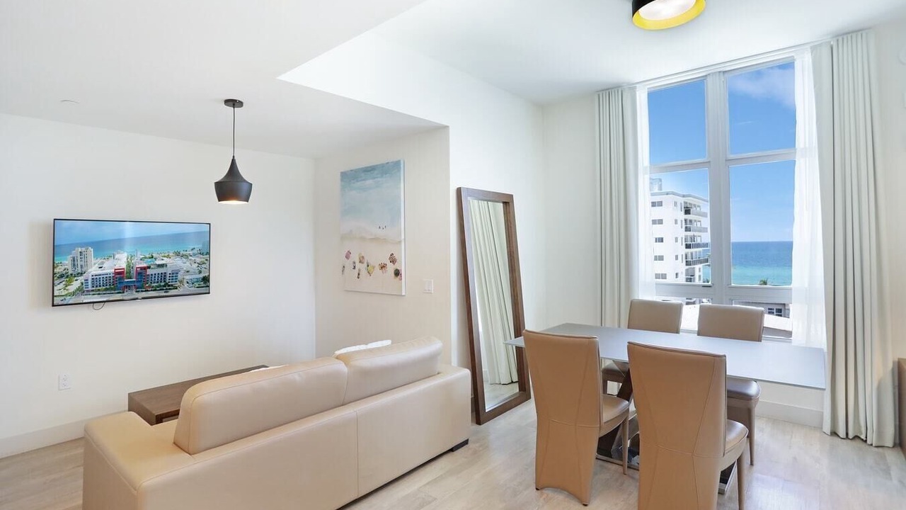 Photo of Others in Hollywood