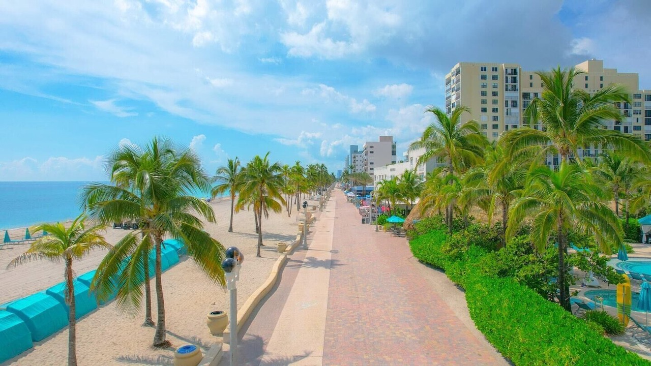 Photo of Others in Hollywood