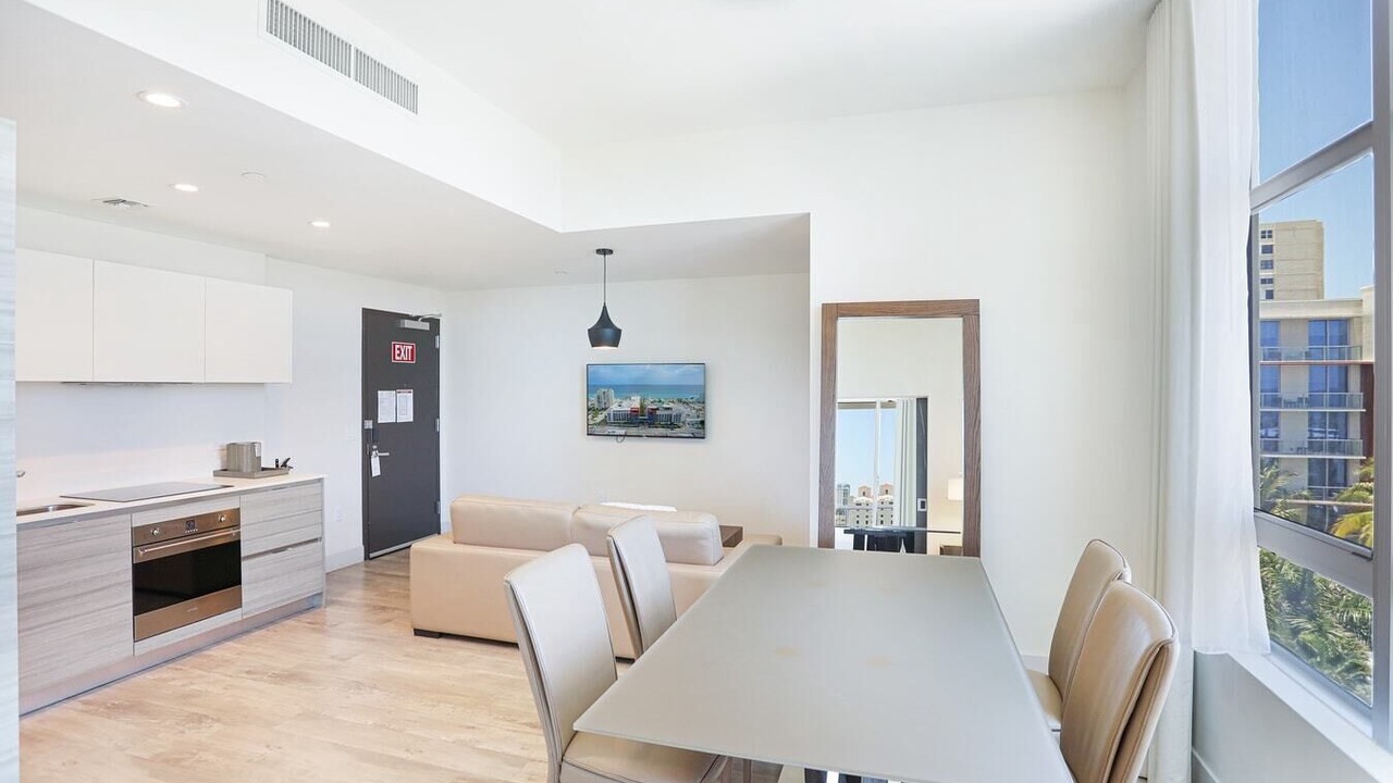 Photo of Others in Hollywood