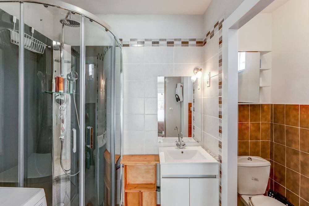 Photo of Bathroom in Roquebrun
