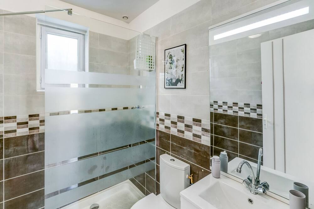 Photo of Bathroom in Roquebrun