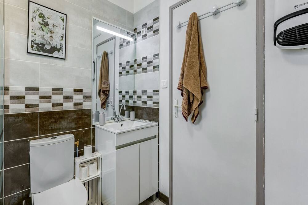 Photo of Bathroom in Roquebrun