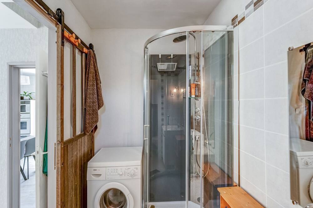 Photo of Bathroom in Roquebrun