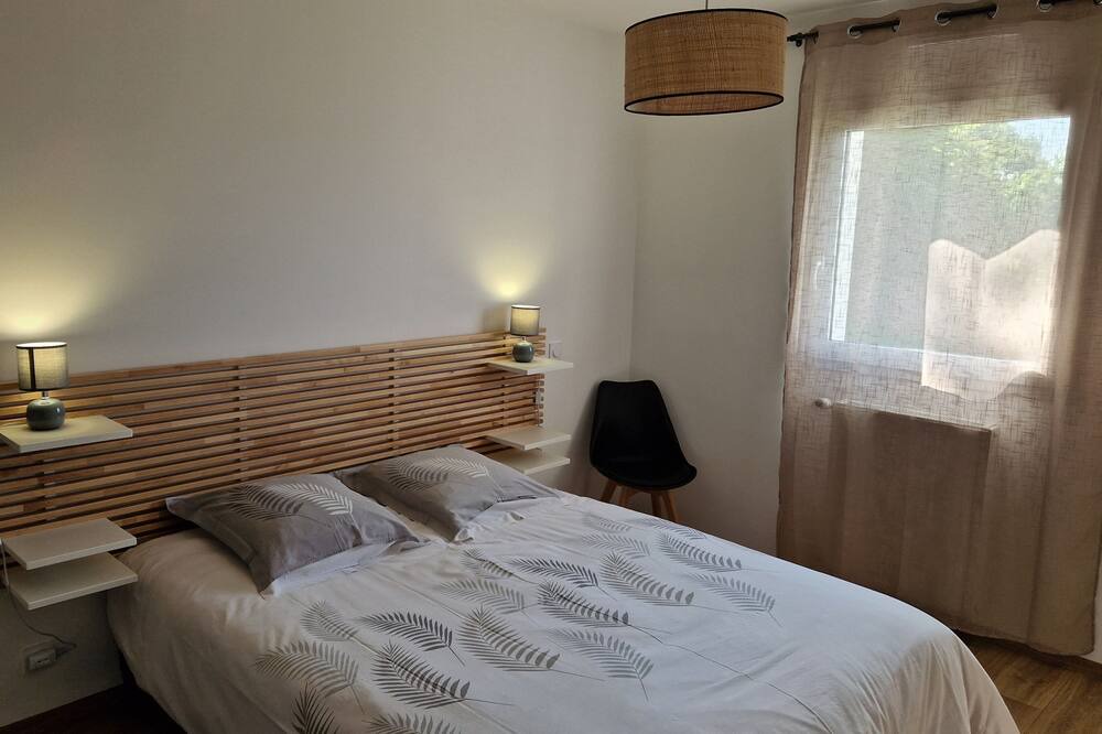 Photo of Bedroom in Saint-Jean-du-Doigt