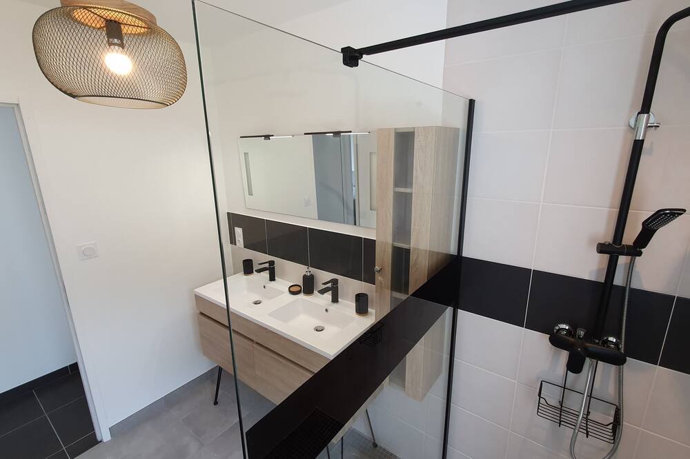 Photo of Bathroom in Saint-Jean-du-Doigt