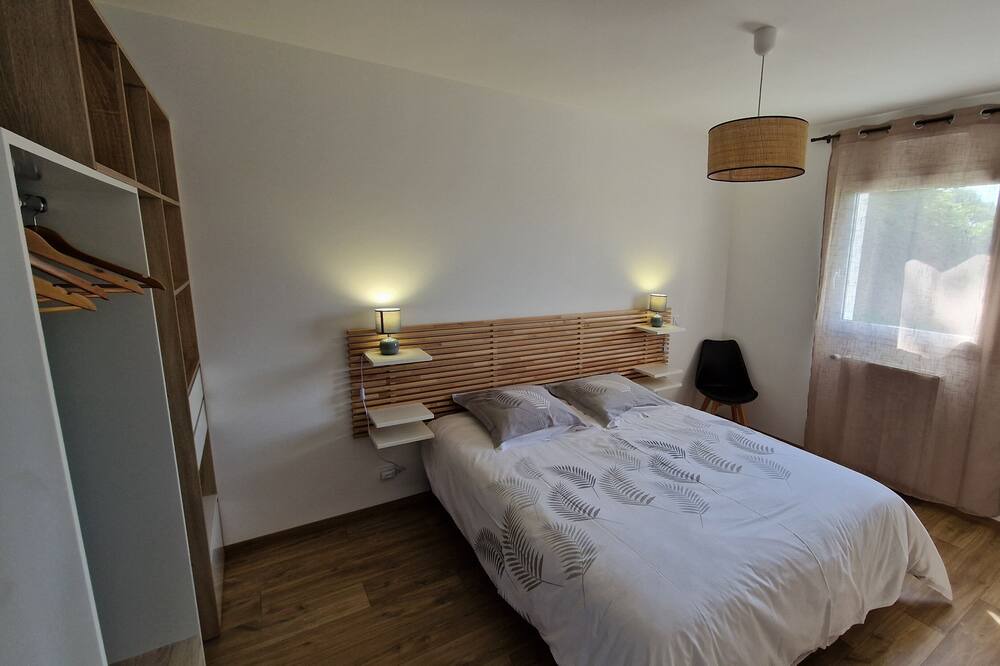 Photo of Bedroom in Saint-Jean-du-Doigt