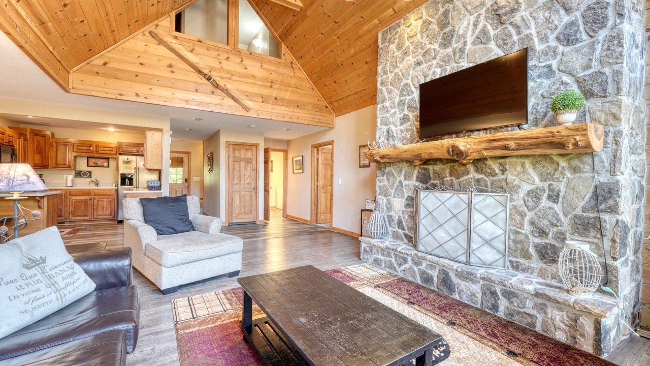 Photo of Livingroom in Hiawassee