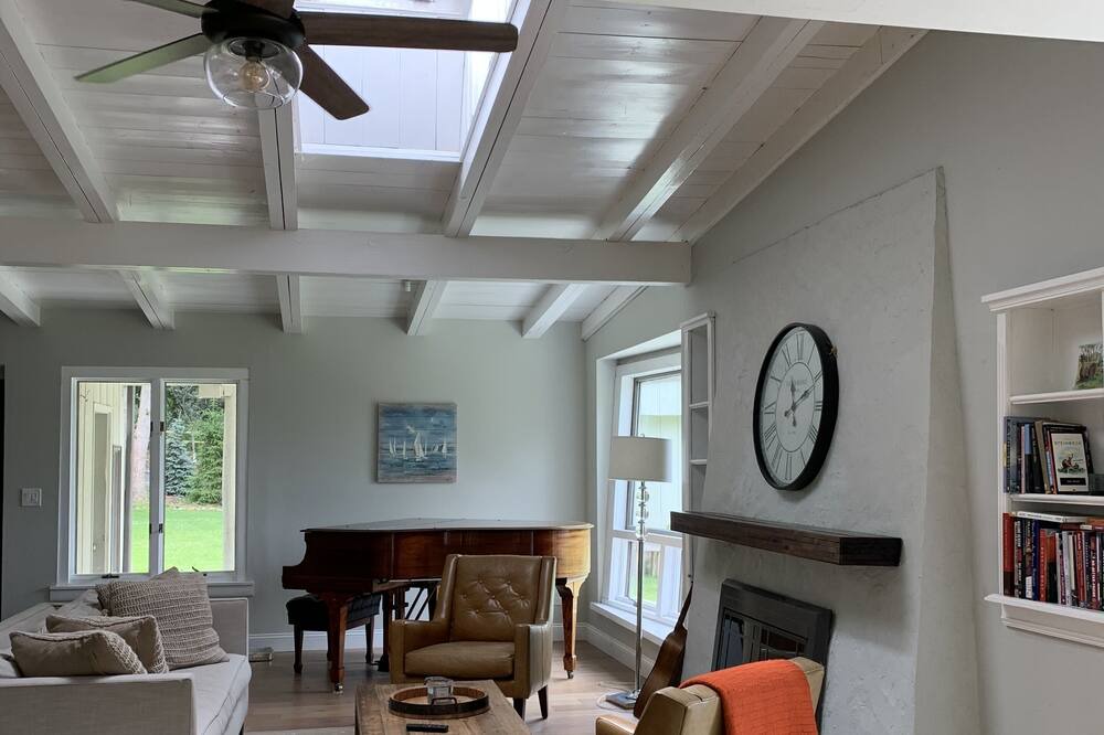 Photo of Livingroom in Cutchogue