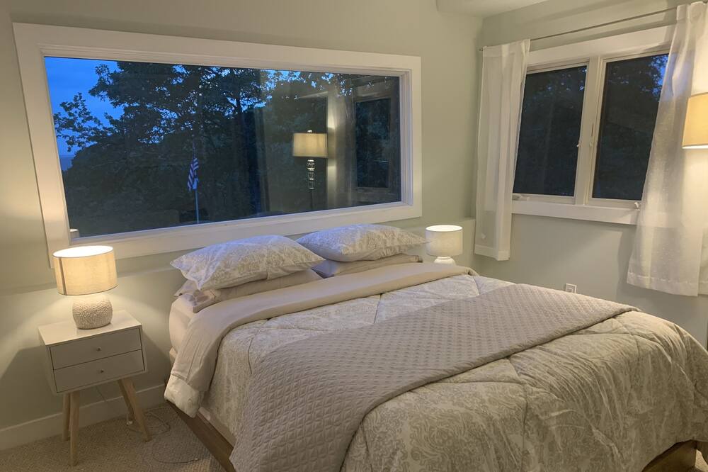 Photo of Bedroom in Cutchogue