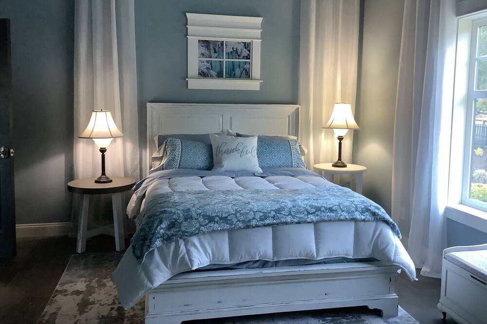 Photo of Bedroom in Fox Island