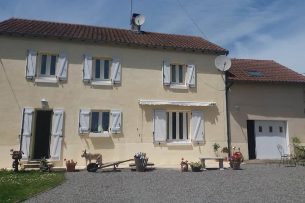 Photo of Outdoor in Dompierre-les-Eglises