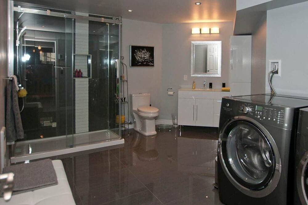 Photo of Bedroom in Pointe-Calumet