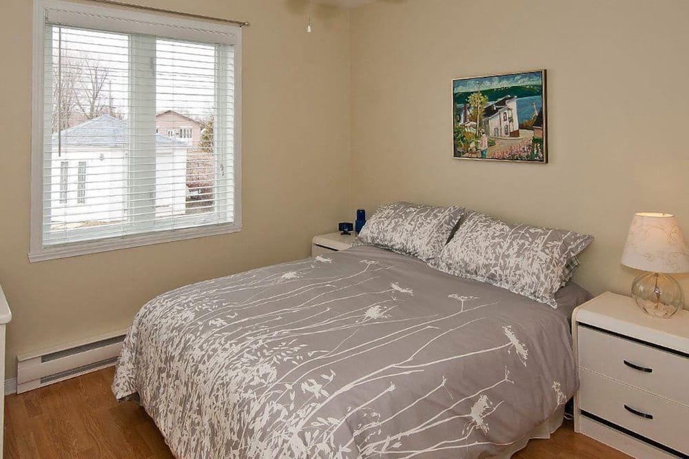 Photo of Bedroom in Pointe-Calumet
