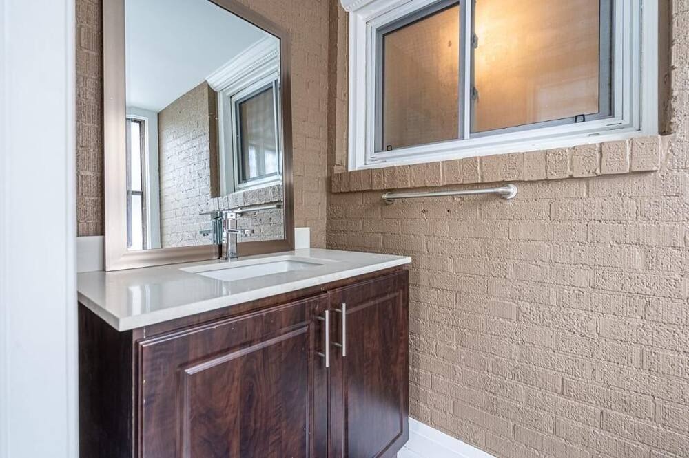 Photo of Bathroom in Niagara Falls