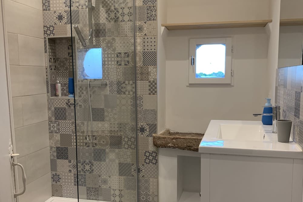 Photo of Bathroom in Rosey