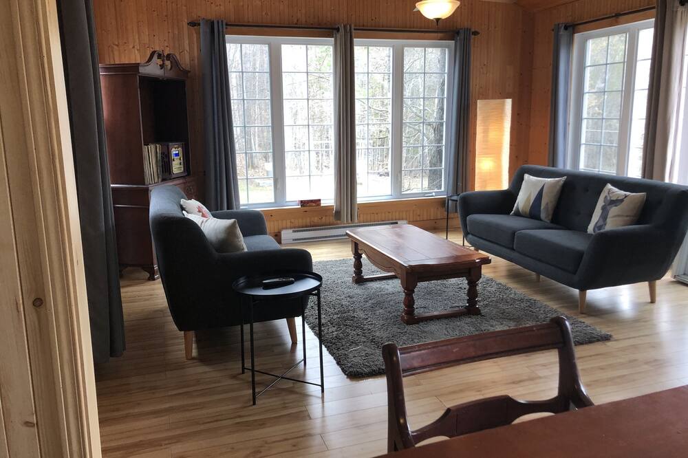 Photo of Livingroom in Cheneville