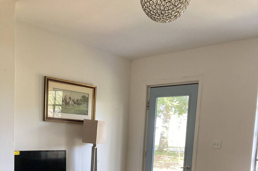 Photo of Livingroom in Boyd Tavern