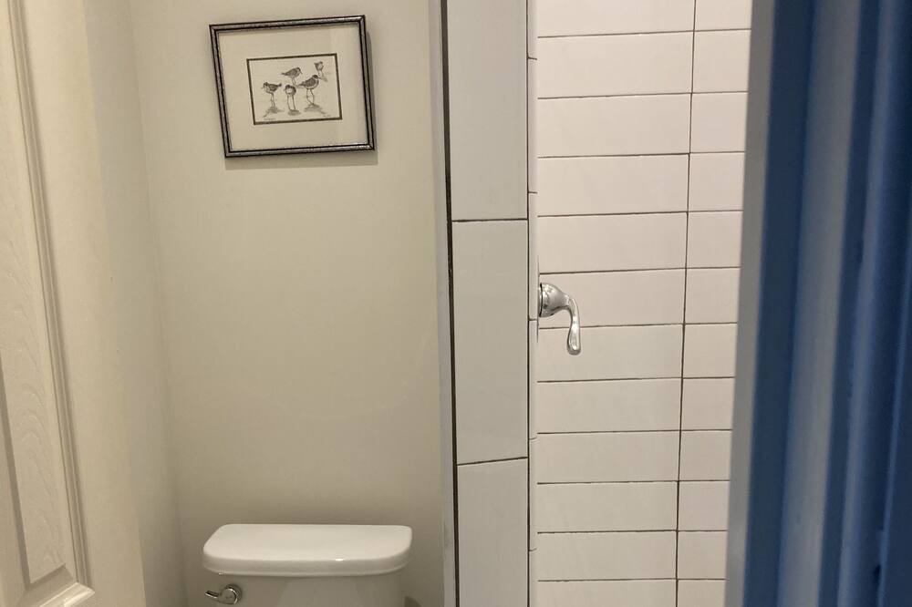 Photo of Bathroom in Boyd Tavern