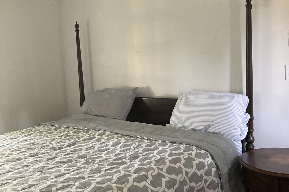 Photo of Bedroom in Boyd Tavern