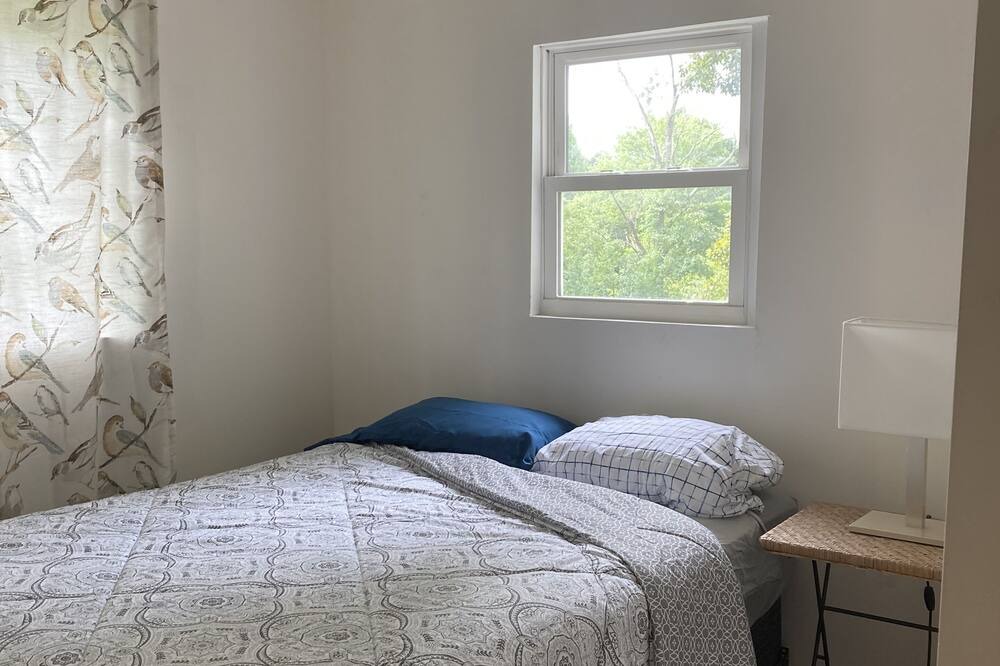 Photo of Bedroom in Boyd Tavern