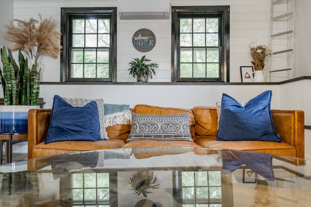 Photo of Livingroom in Hamilton Township